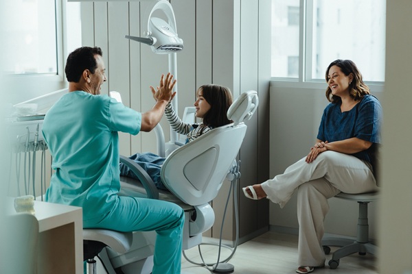 How A Family Dentist Uses Dental Bonding