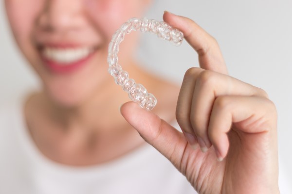 Invisalign® Dentist Or Orthodontist: What’s The Difference And Why It Matters?